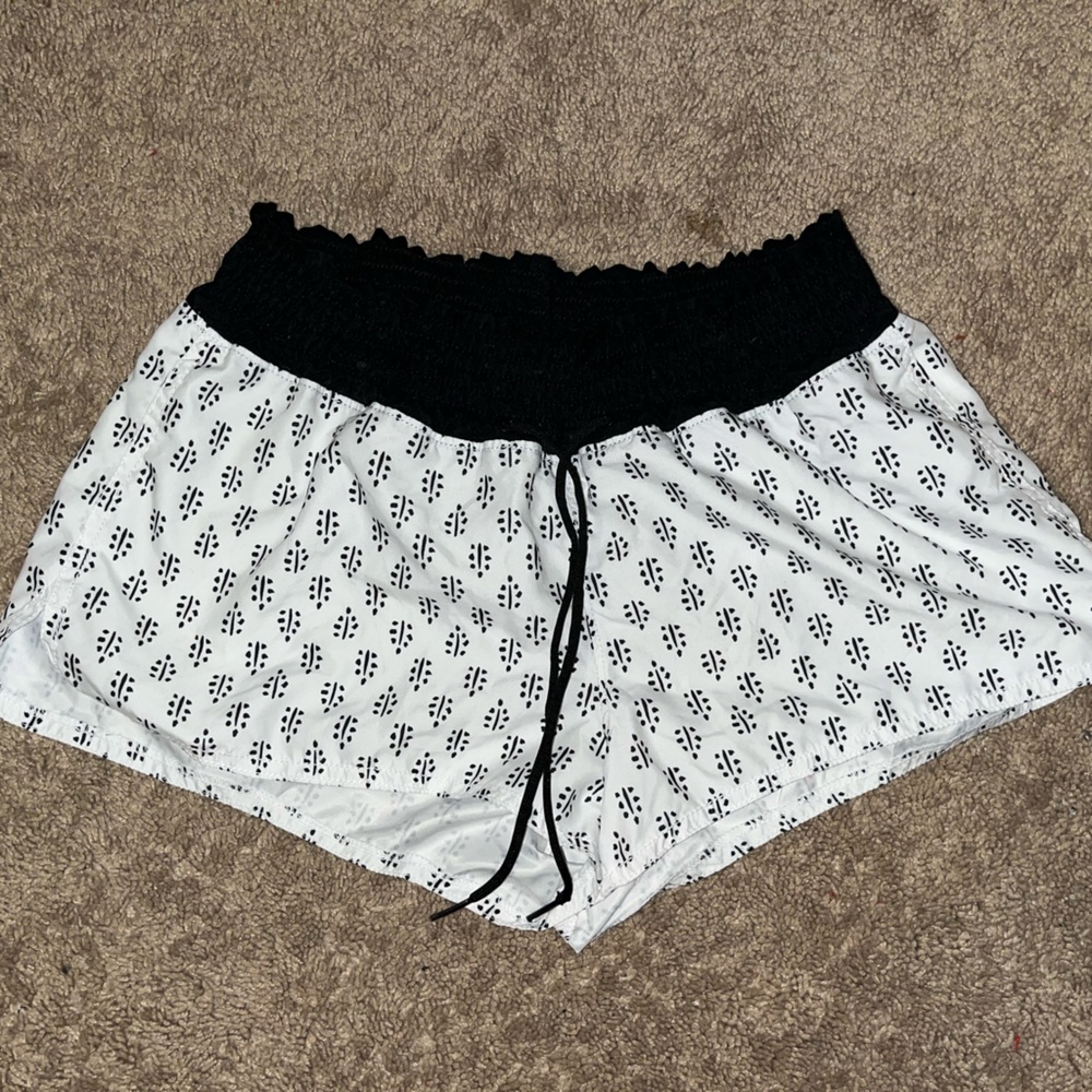 Old Navy Black and White Designed Shorts, Size Small